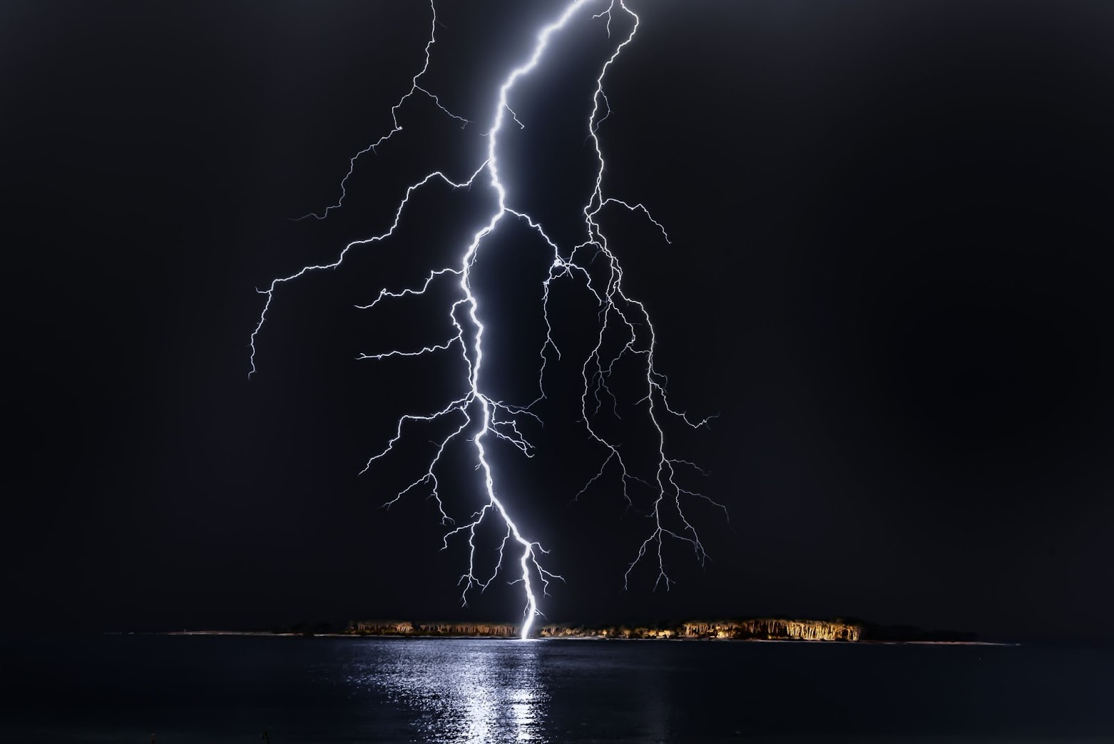 Lightning bolt against a black sky